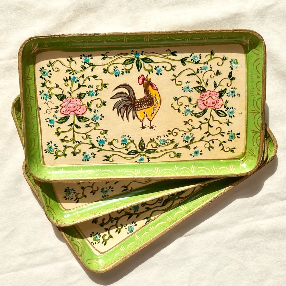 Vintage Paper Mâché Trays (Set of 3). Circa 1960s.